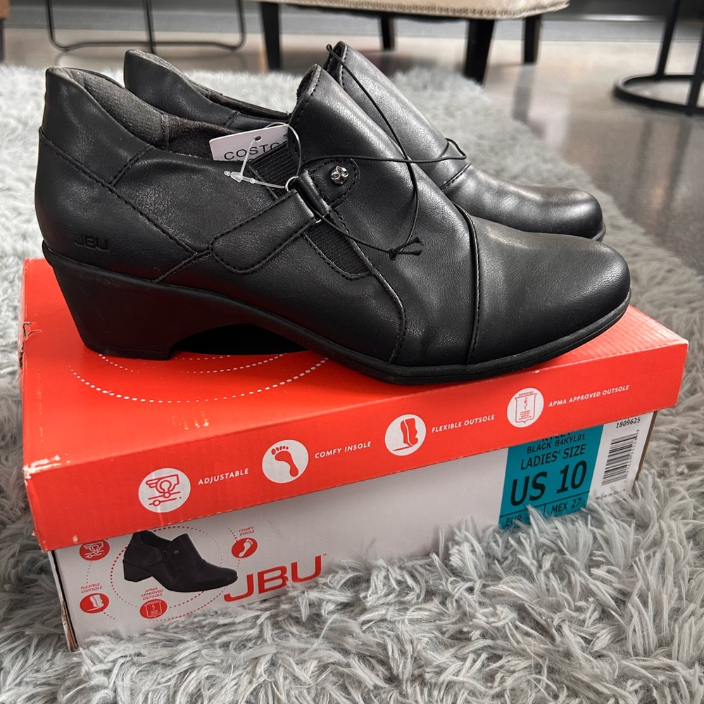 JBU Women's Black Wedge Shoes